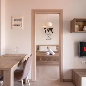 Minimalist W/ View Apartament